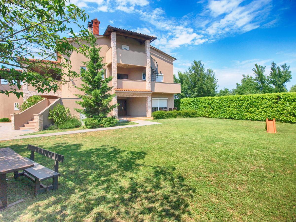 Apartments Dusanka 799 Fažana Exteriör bild